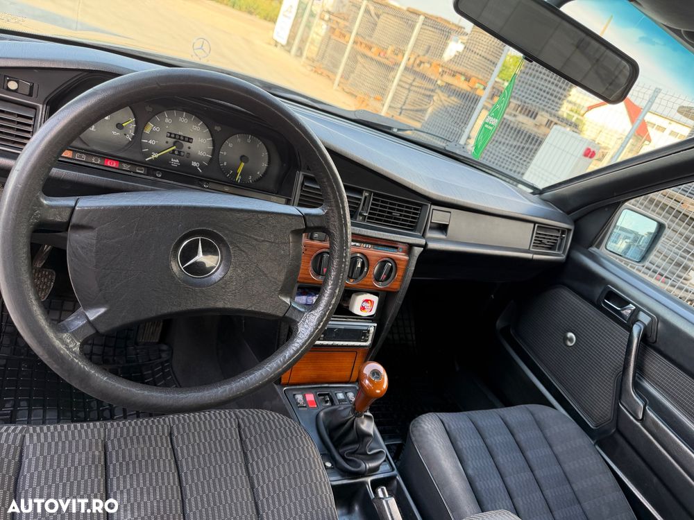 Mercedes-Benz W201 - 11