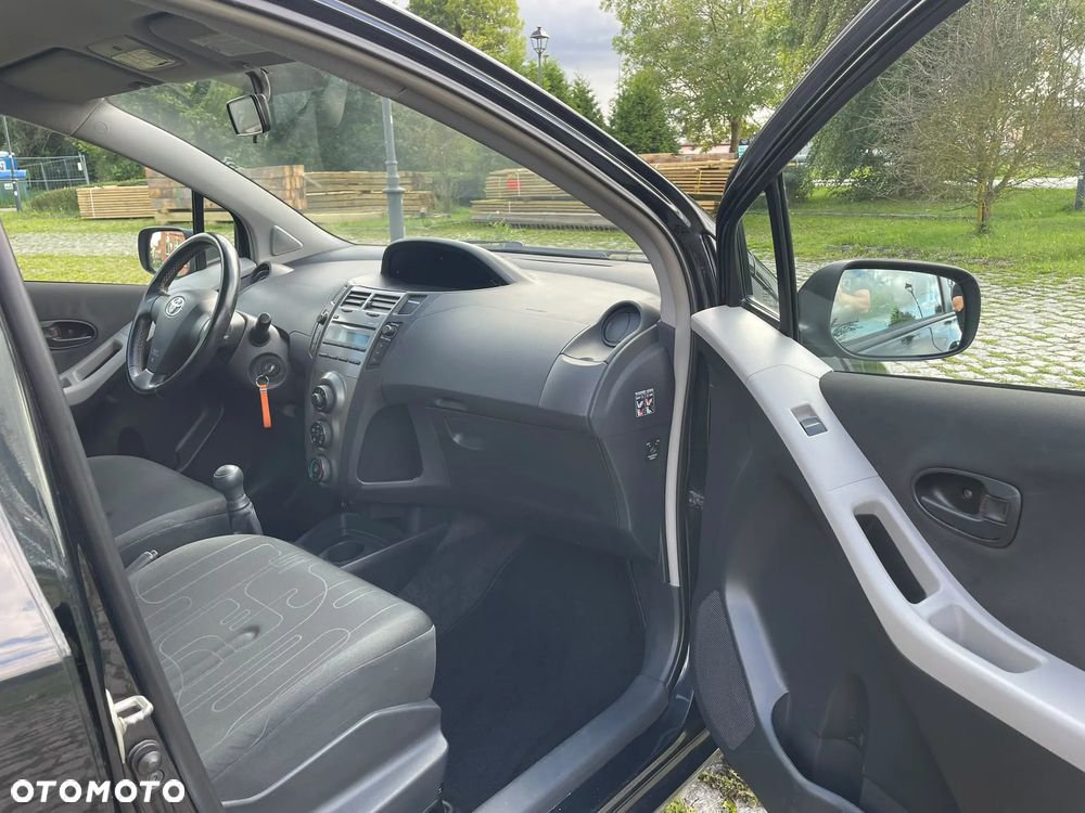 Toyota Yaris - 10