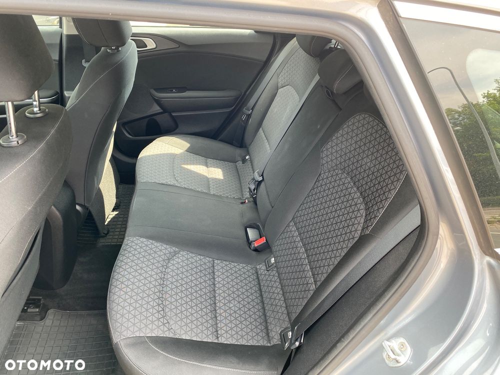 Kia Ceed 1.6 CRDi mHEV L - 23