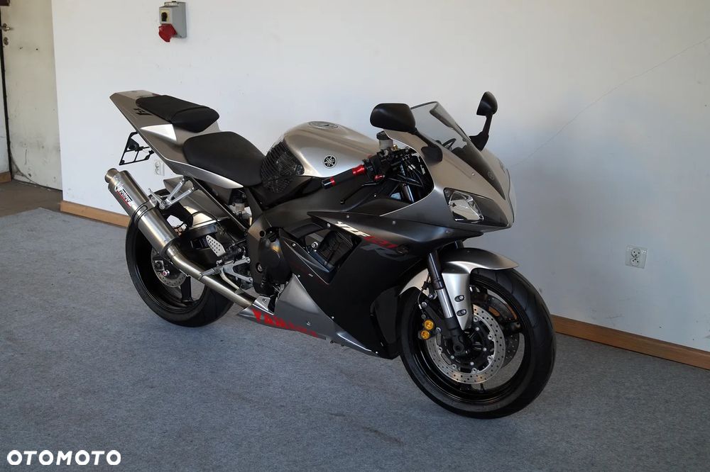 Yamaha R1 - 1