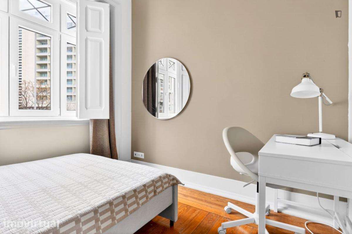 Quarto - localizado em Marquês de Pombal Lisbon - Grande imagem: 2/23