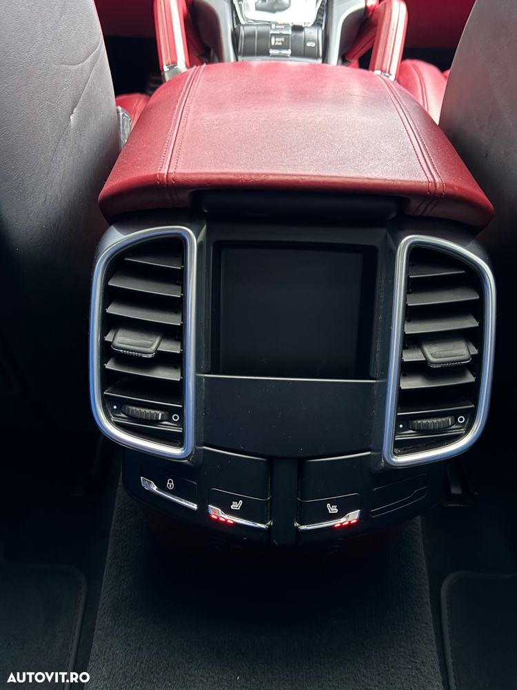 Porsche Cayenne - 22