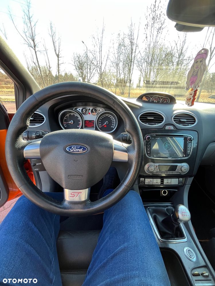 Ford Focus 2.5 ST - 16
