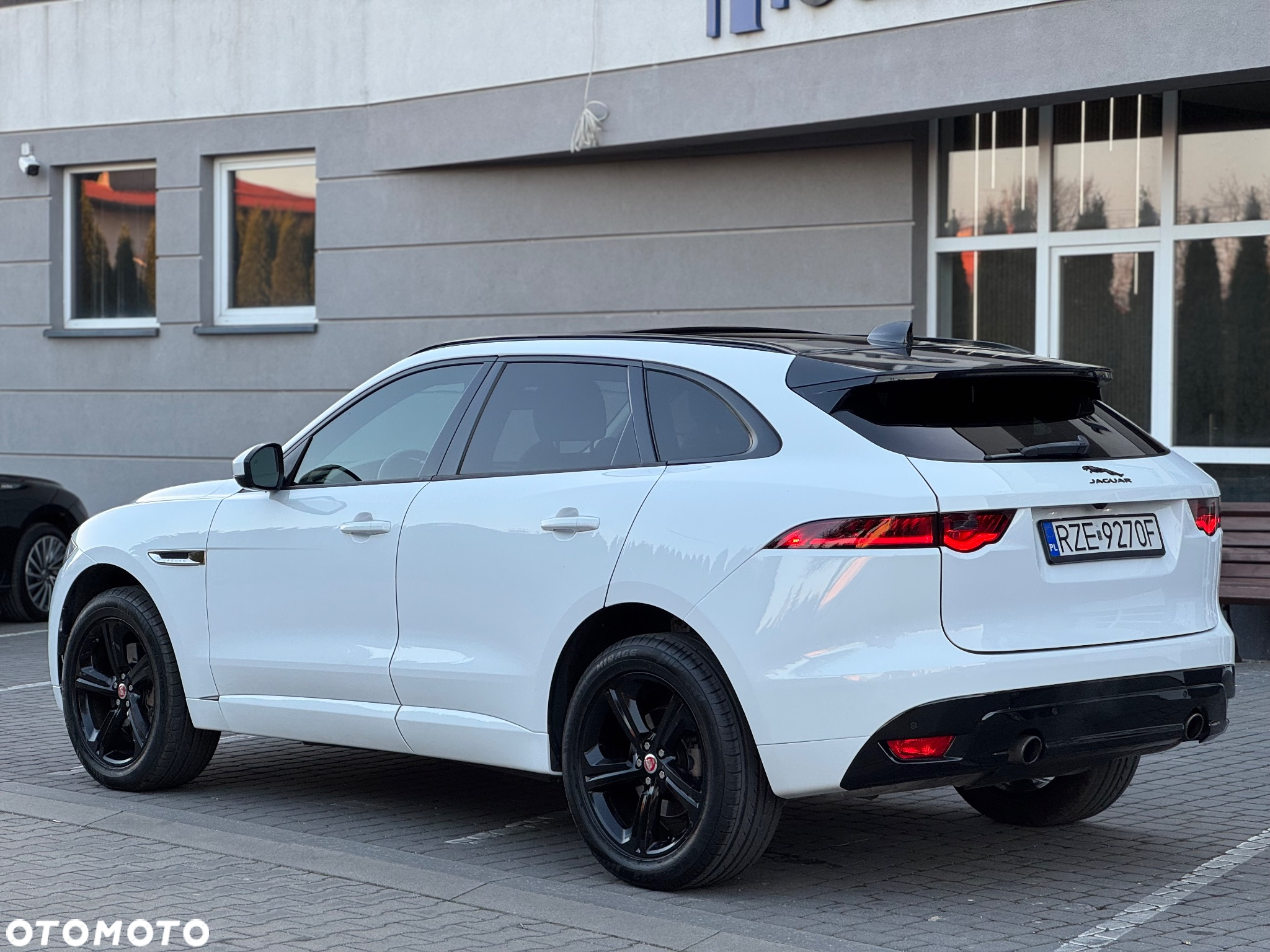 Jaguar F-Pace 3.0 V6 AWD R-Sport - 8
