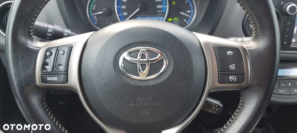 Toyota Yaris Hybrid 100 Terra - 14