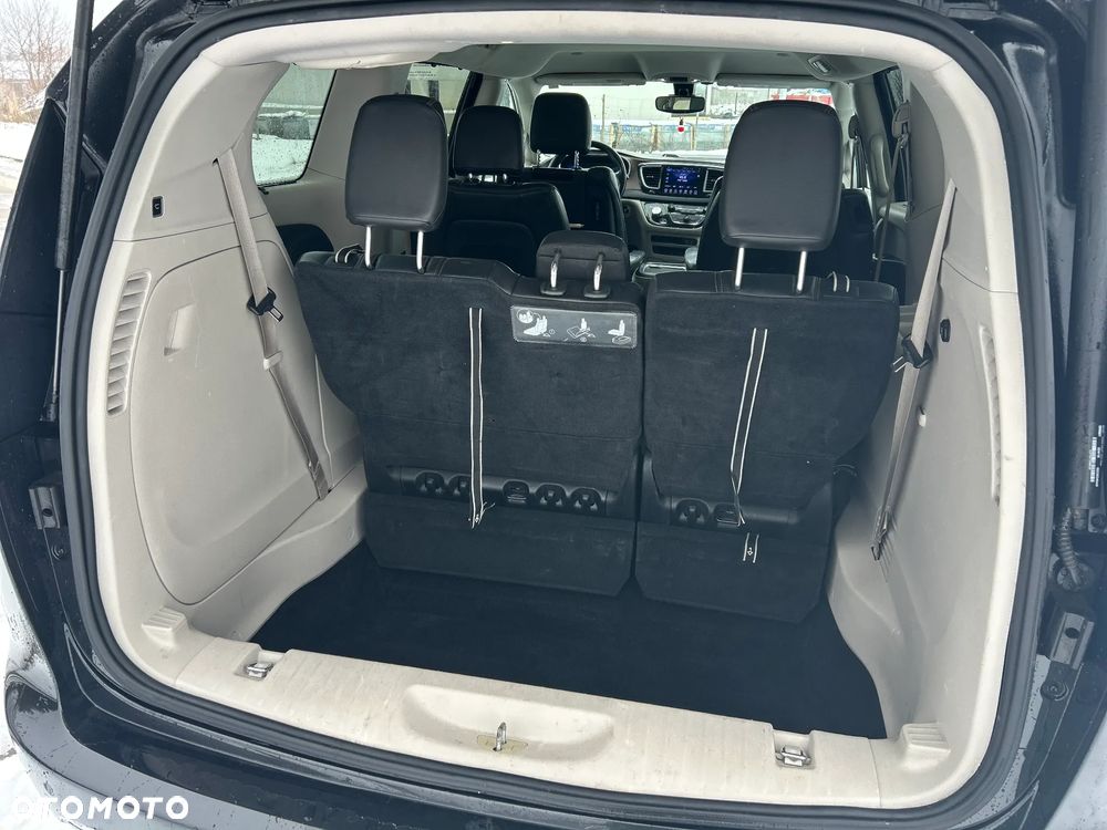 Chrysler Pacifica - 31