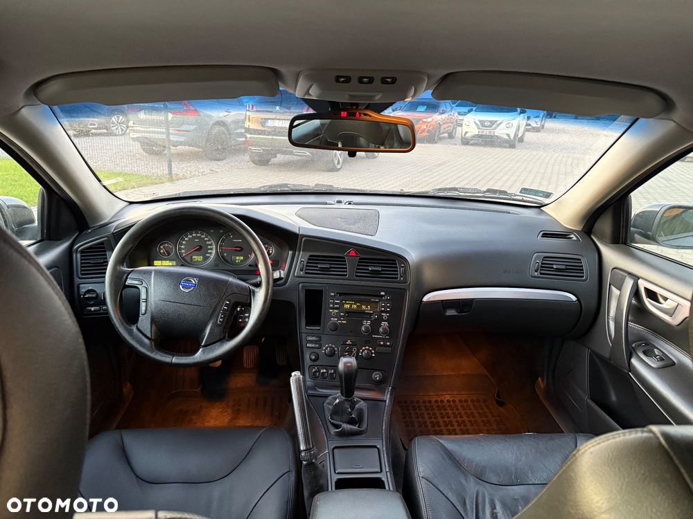 Volvo V70 2.4 D Momentum - 6