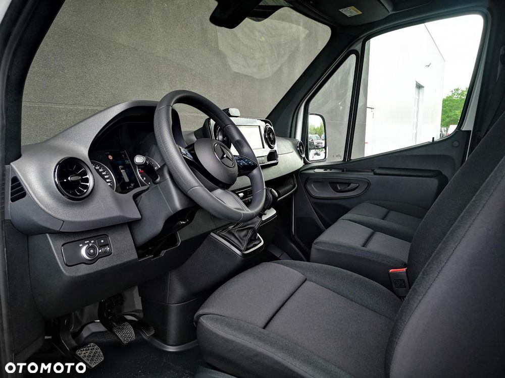 Mercedes-Benz Sprinter - 10