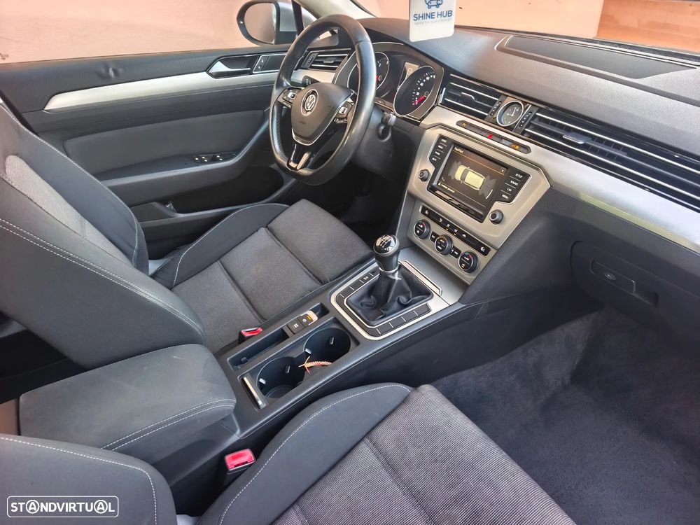 VW Passat Variant 1.6 TDI BlueMotion - 14