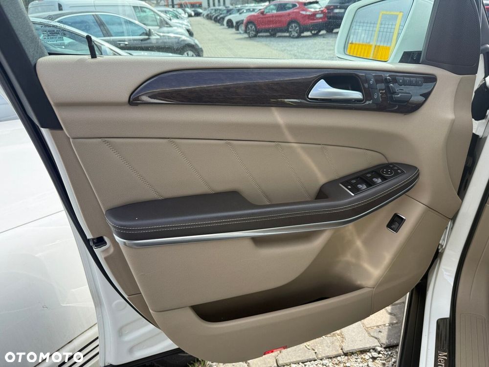 Mercedes-Benz GL - 17