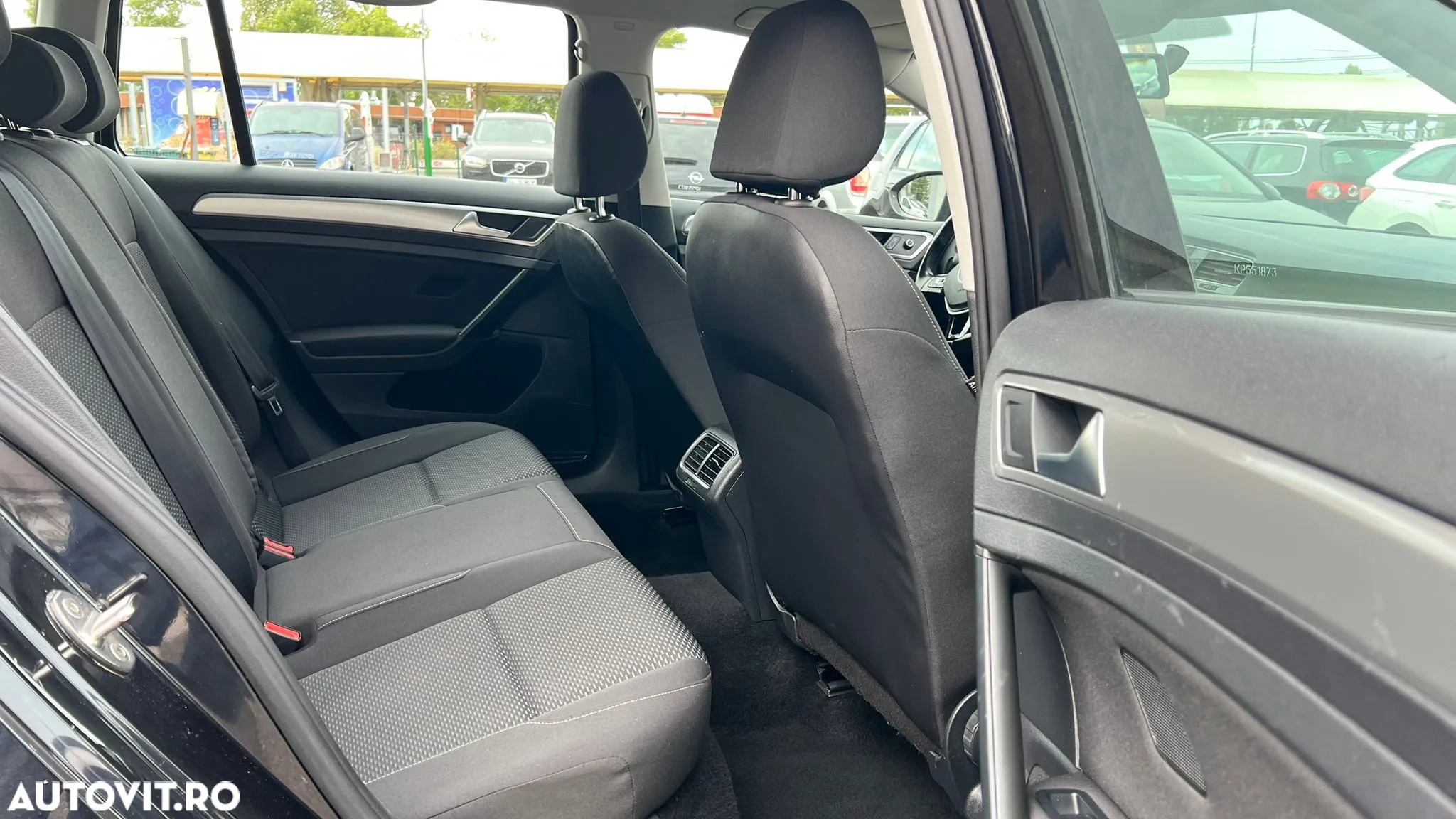 Volkswagen Golf - 24