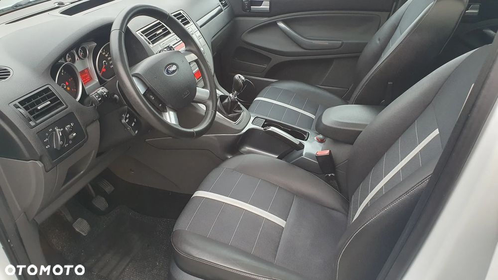 Ford Kuga 2.0 TDCi 2x4 Titanium - 12