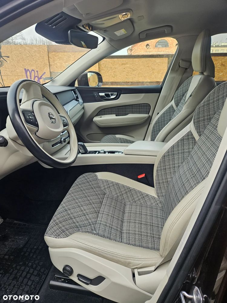 Volvo XC 60 B5 B AWD Momentum Pro - 6