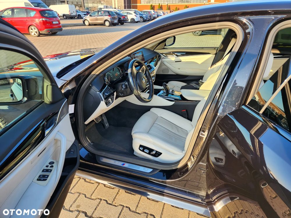 BMW Seria 5 520d xDrive M Sport sport - 22