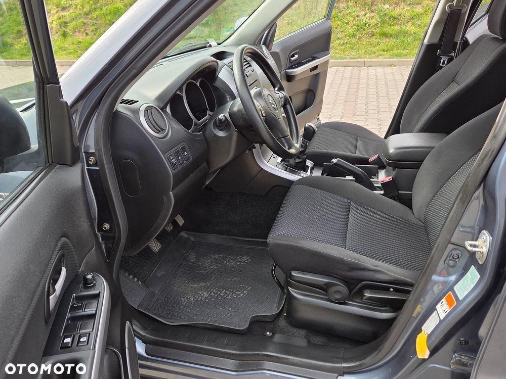 Suzuki Grand Vitara 1.9 DDiS Comfort DPF Family - 29