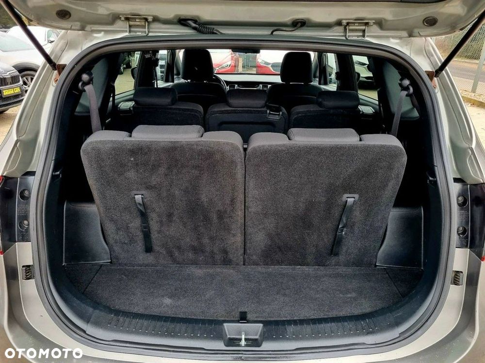 Kia Carens 1.7 CRDi L 7os - 13