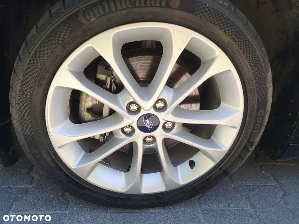 Ford Fusion - 32