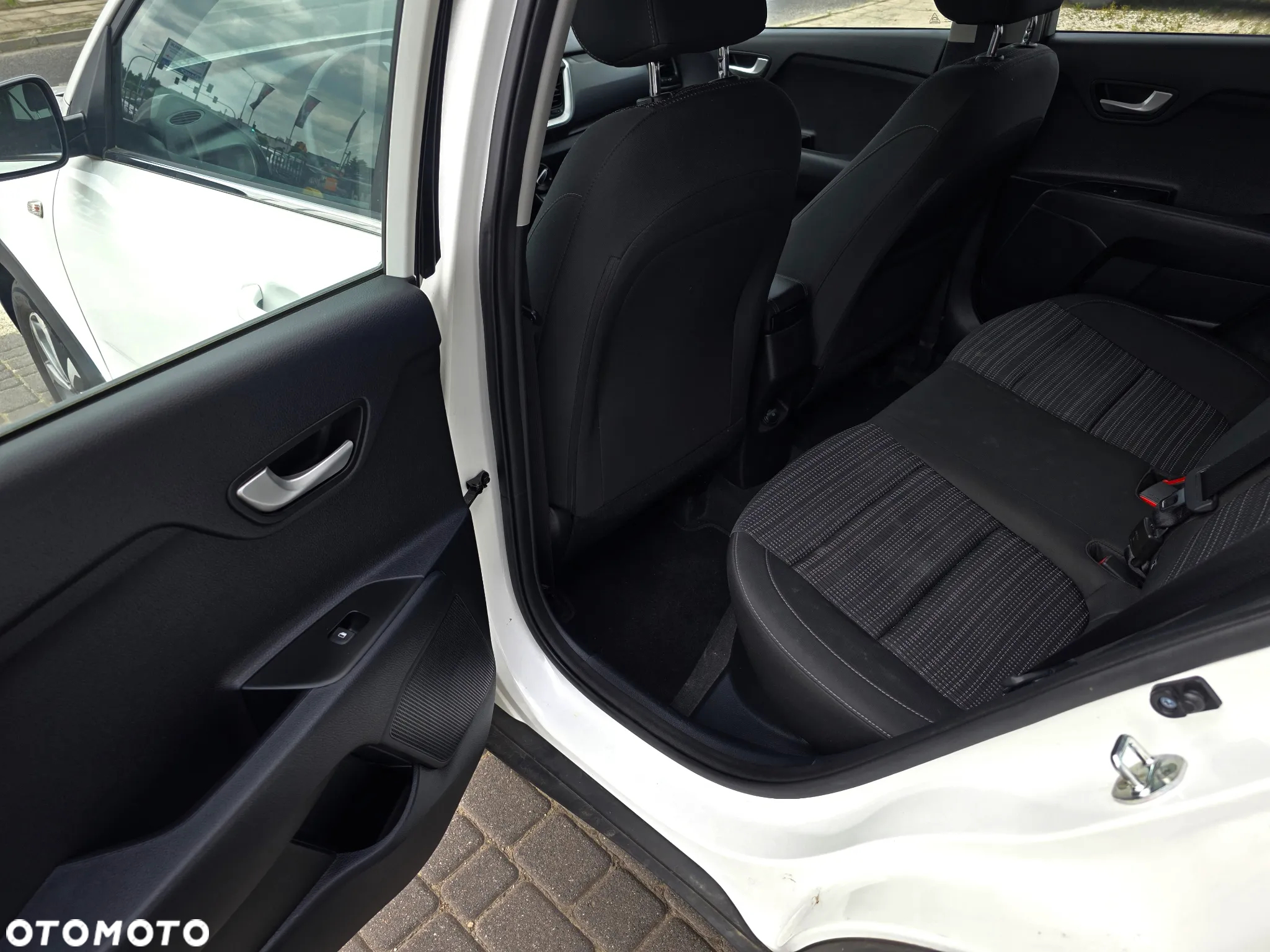 Kia Stonic 1.2 L Business Line - 11