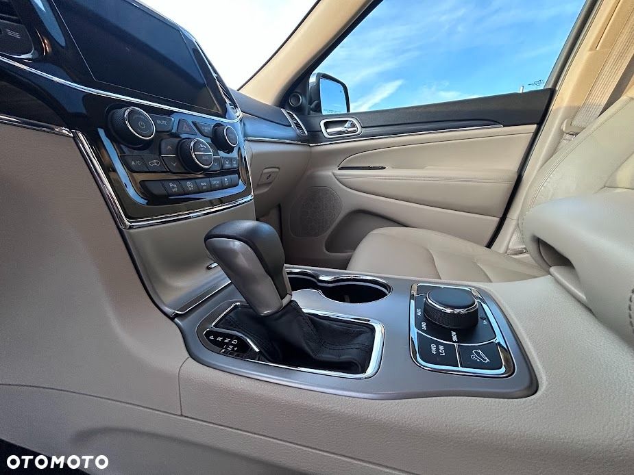 Jeep Grand Cherokee - 36