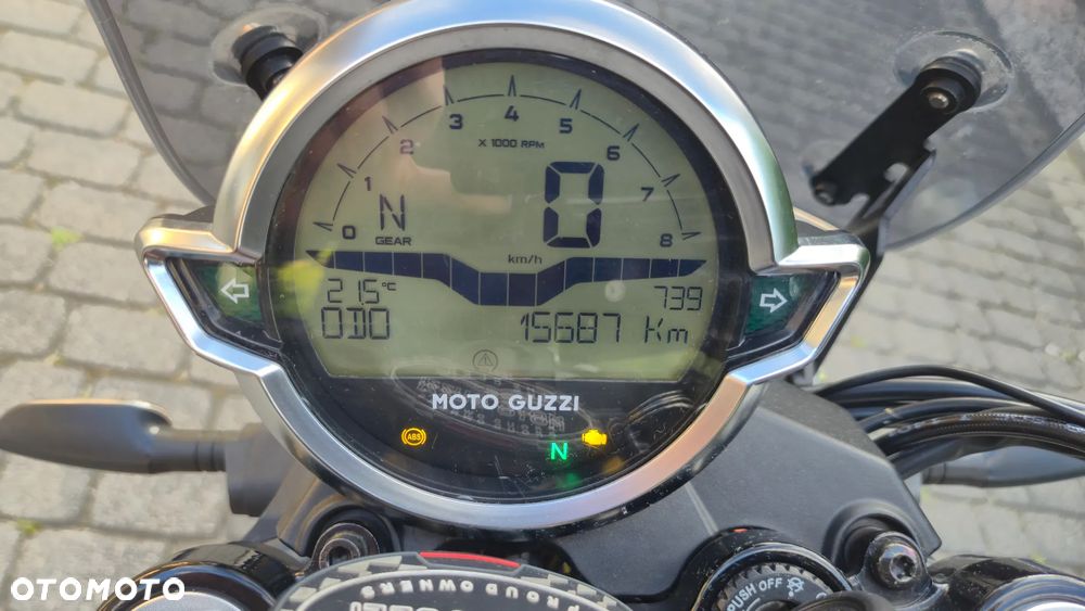 Moto Guzzi V7 - 8