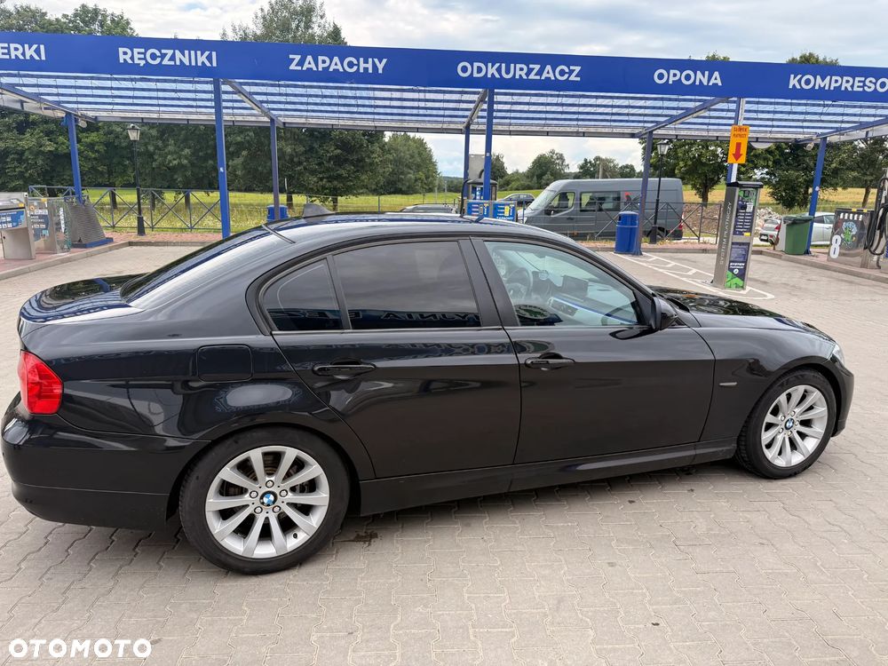 BMW Seria 3 318i - 4