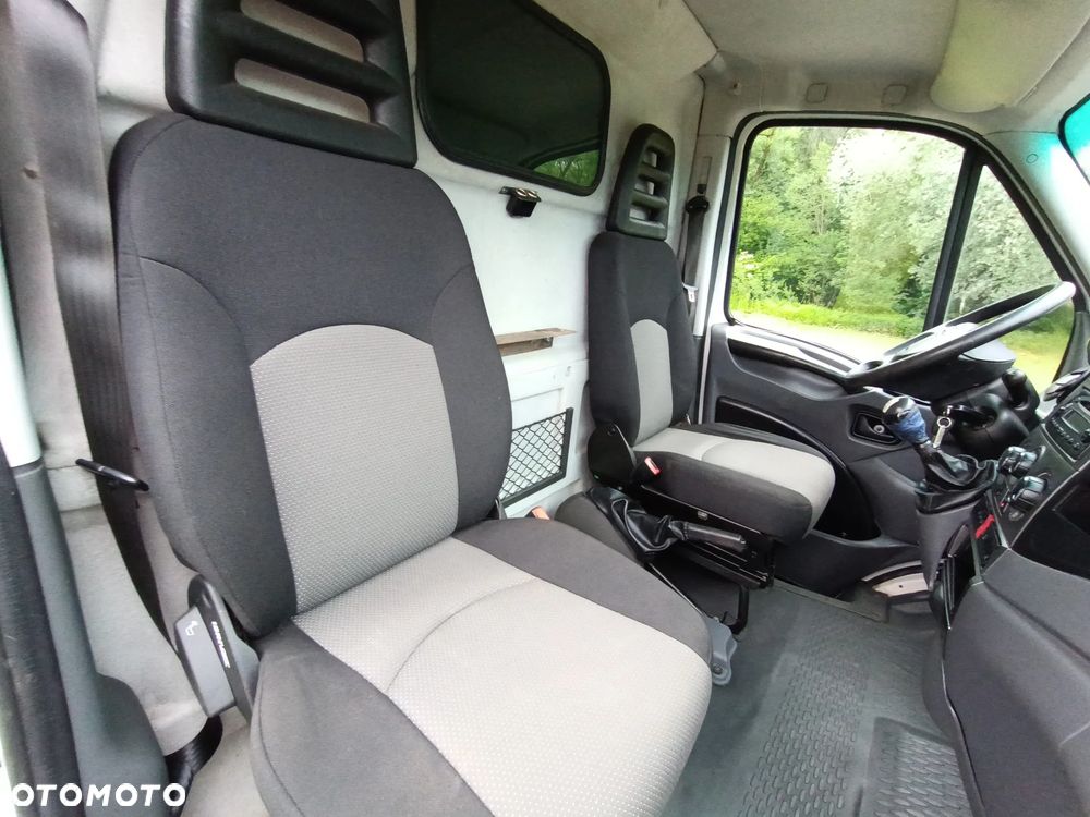 Iveco DAILY 35s13 L2H2 2.3 diesel 126kM, 2012 rok, WEBASTO, HAK, CAMERA COFANIA, ORGINALNY NIEWIELKI PRZEBIEG 176tyś. SPROWADZONY ZE SZWECJI! - 27