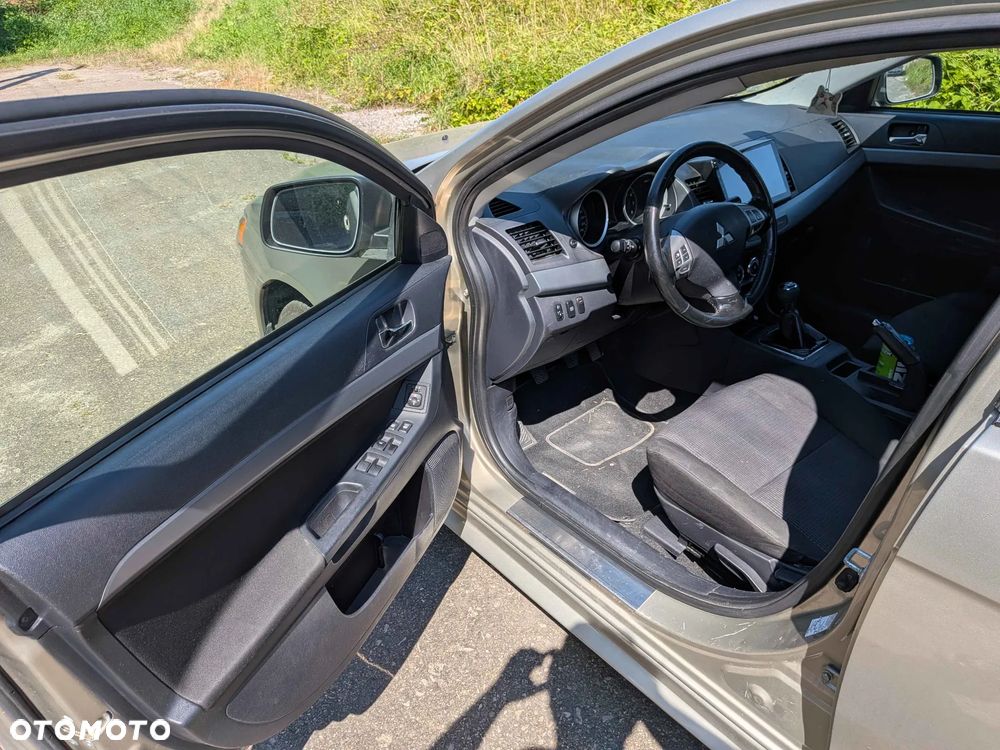 Mitsubishi Lancer 1.8 Invite - 7