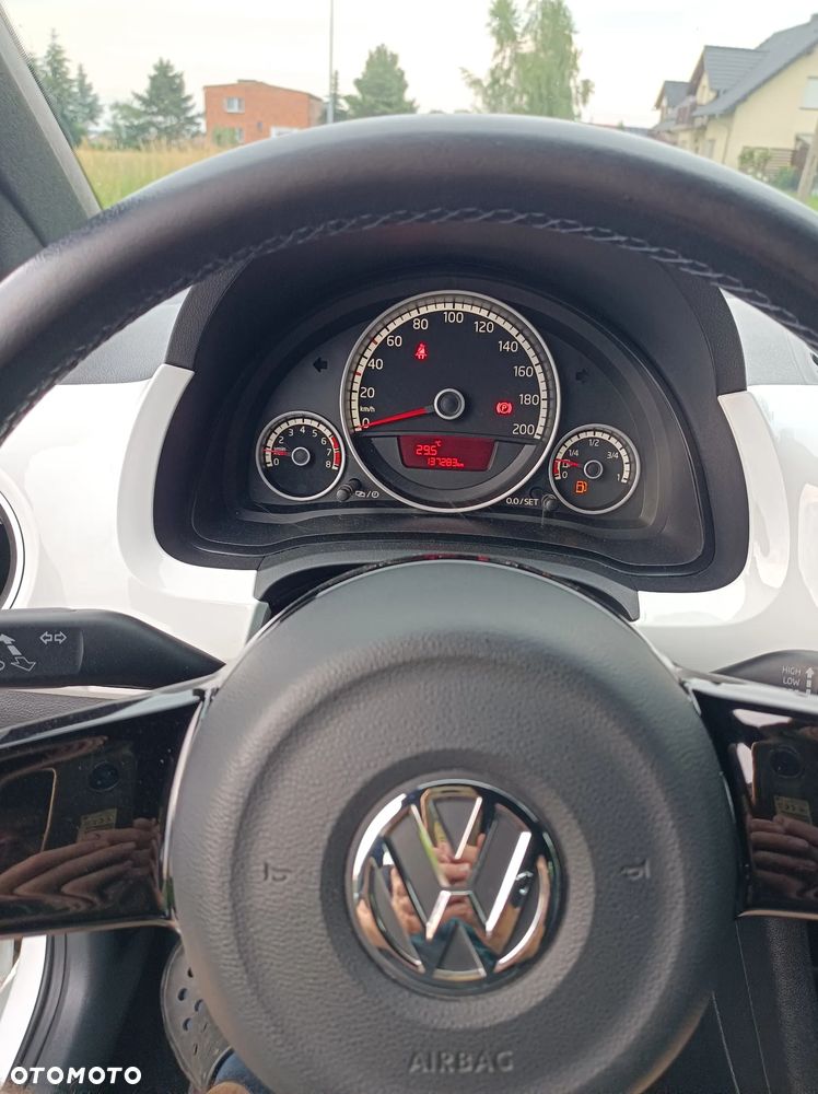 Volkswagen up! club - 25