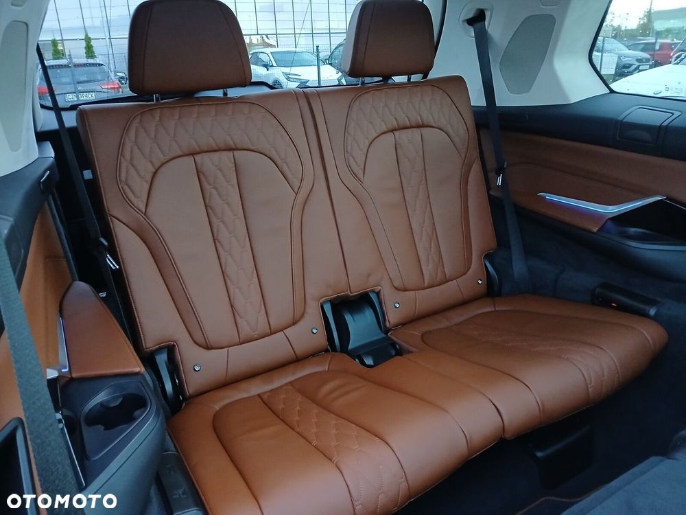 BMW X7 - 24