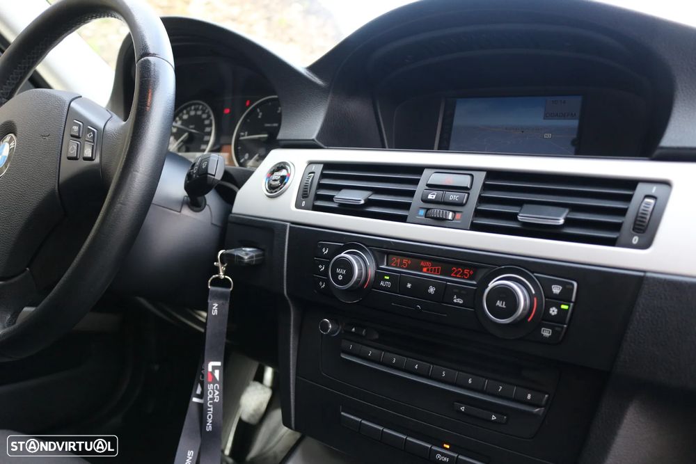 BMW 318 d Navigation Sport - 17