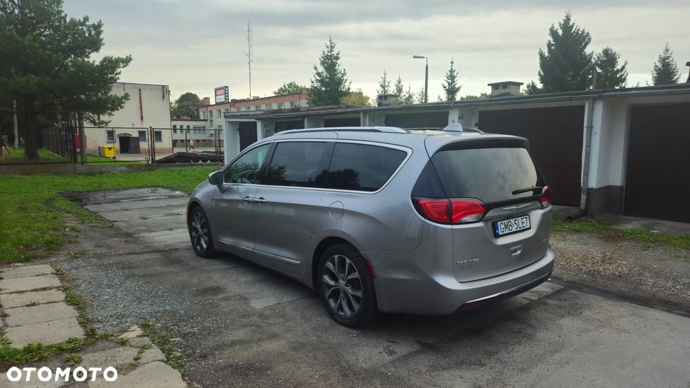 Chrysler Pacifica - 3