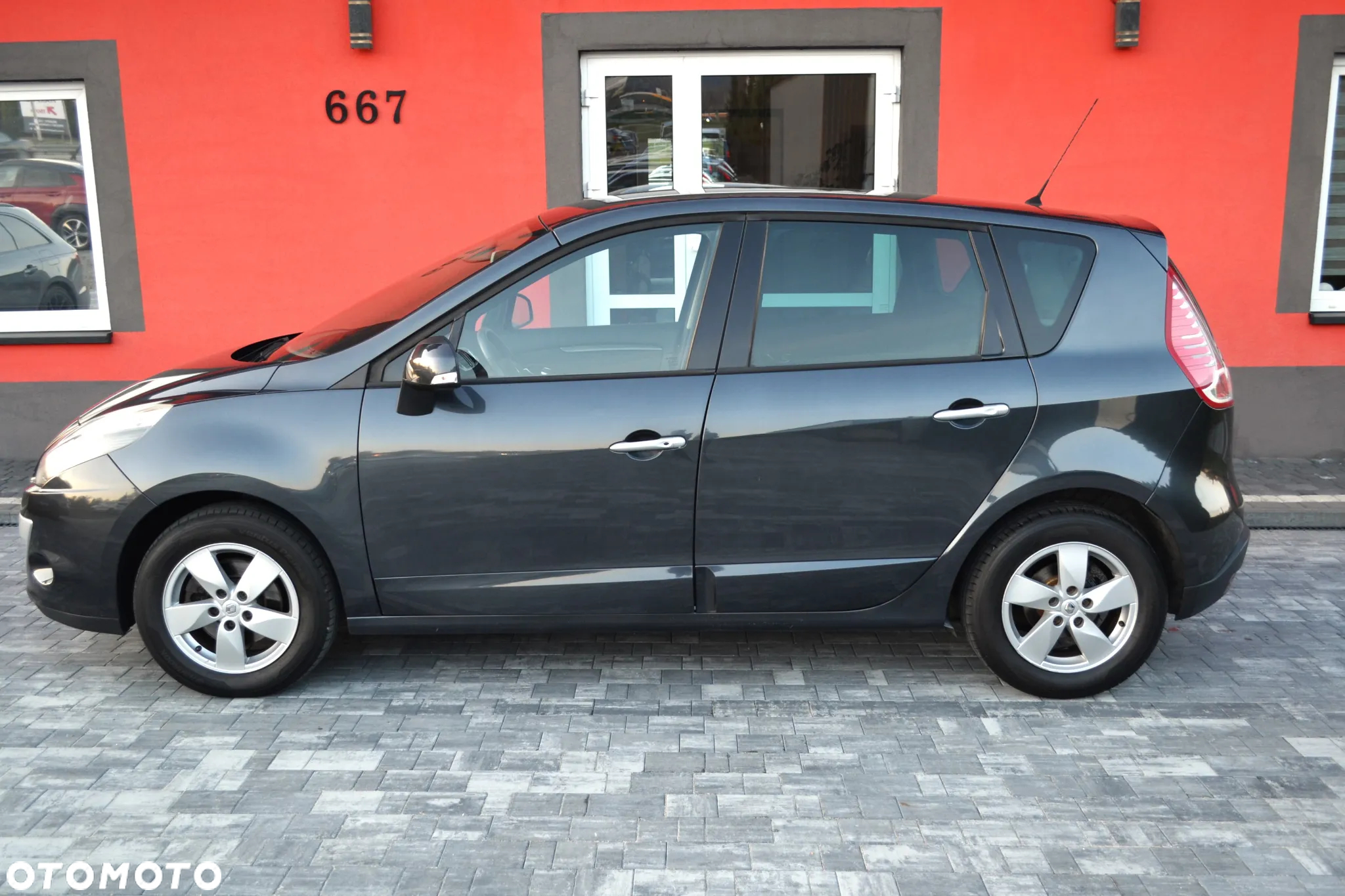 Renault Scenic 1.6 16V 110 Dynamique - 19