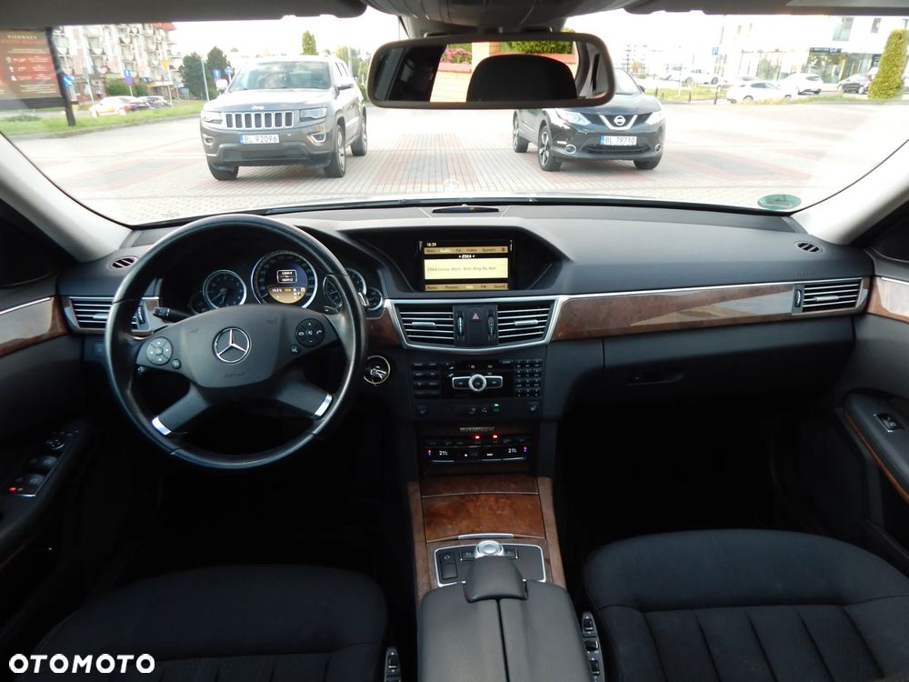 Mercedes-Benz Klasa E 250 CGI BlueEff Elegance - 13