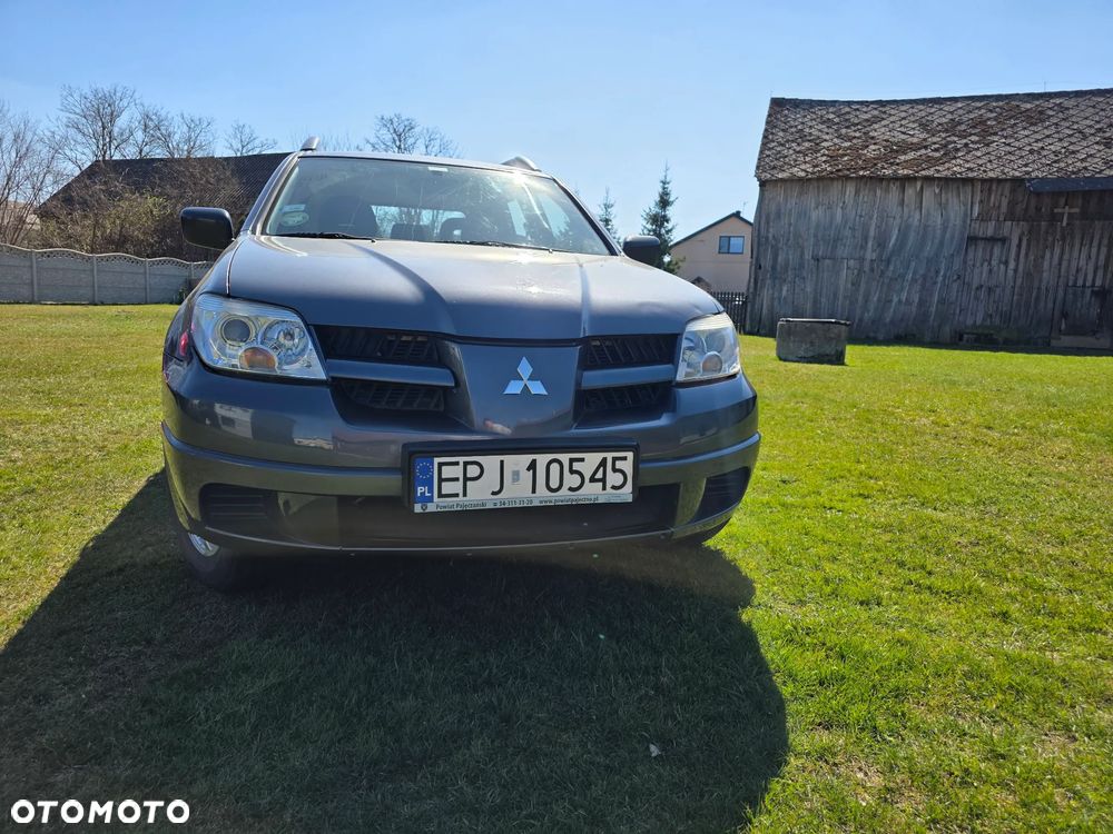 Mitsubishi Outlander 2.0 Intense DAKAR - 6