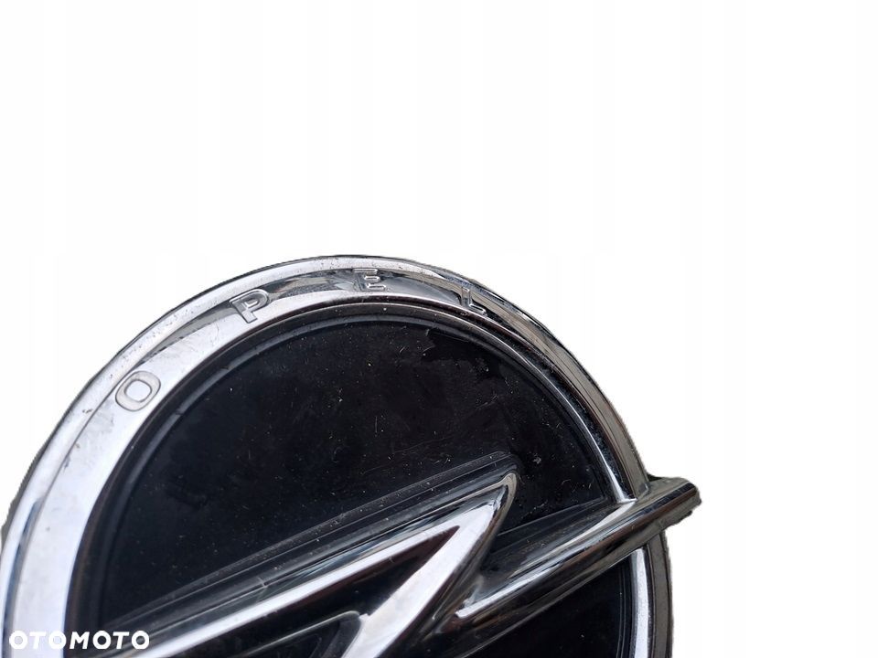 opel corsa f 19- znaczek emblemat mikrostyk klapy bagażnika 9830092980 - 2
