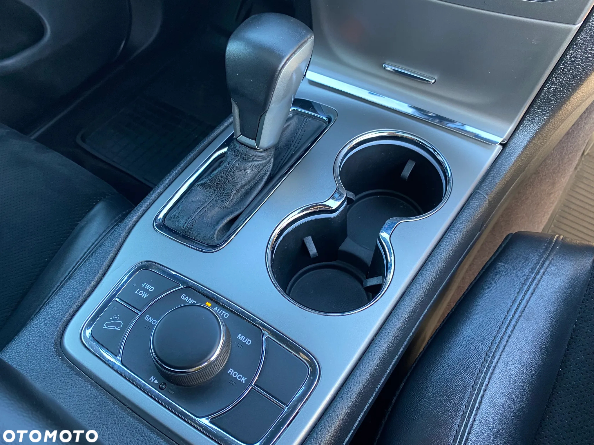 Jeep Grand Cherokee - 29