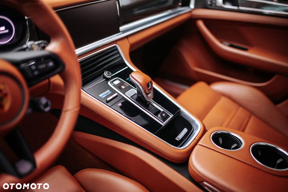 Porsche Panamera Turbo S Sport Turismo - 18