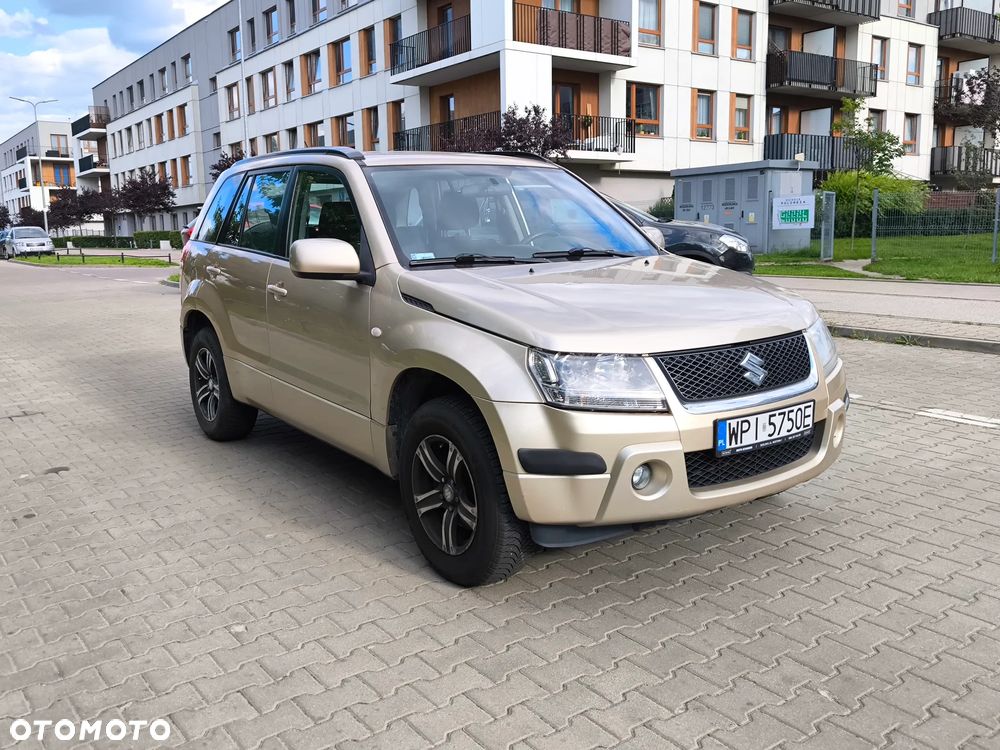 Suzuki Grand Vitara 2.0 De luxe - 2