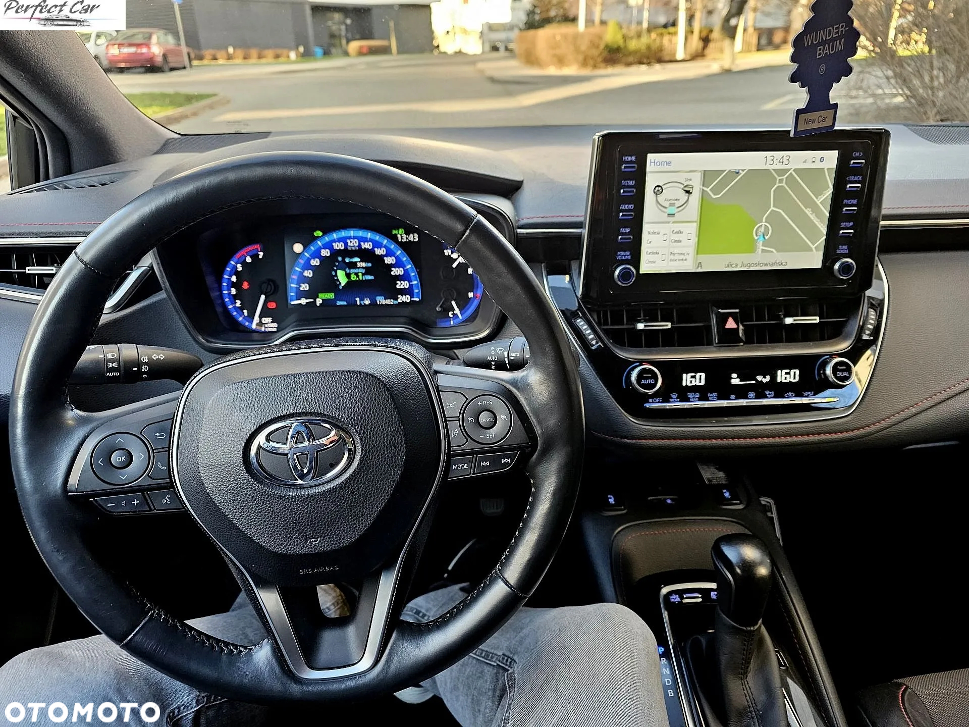 Toyota Corolla 1.8 Hybrid Executive - 13