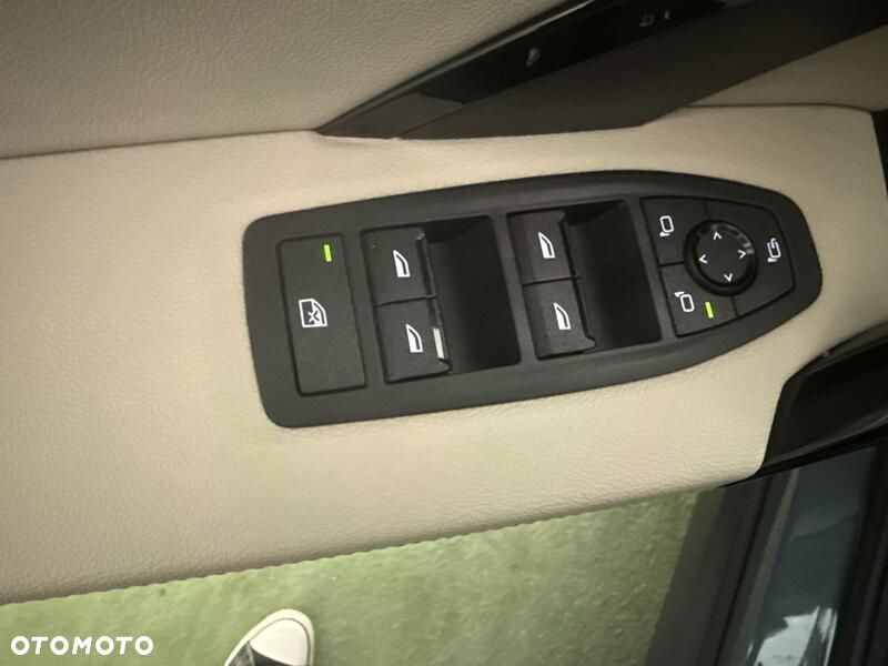 BMW X1 xDrive23d mHEV - 12