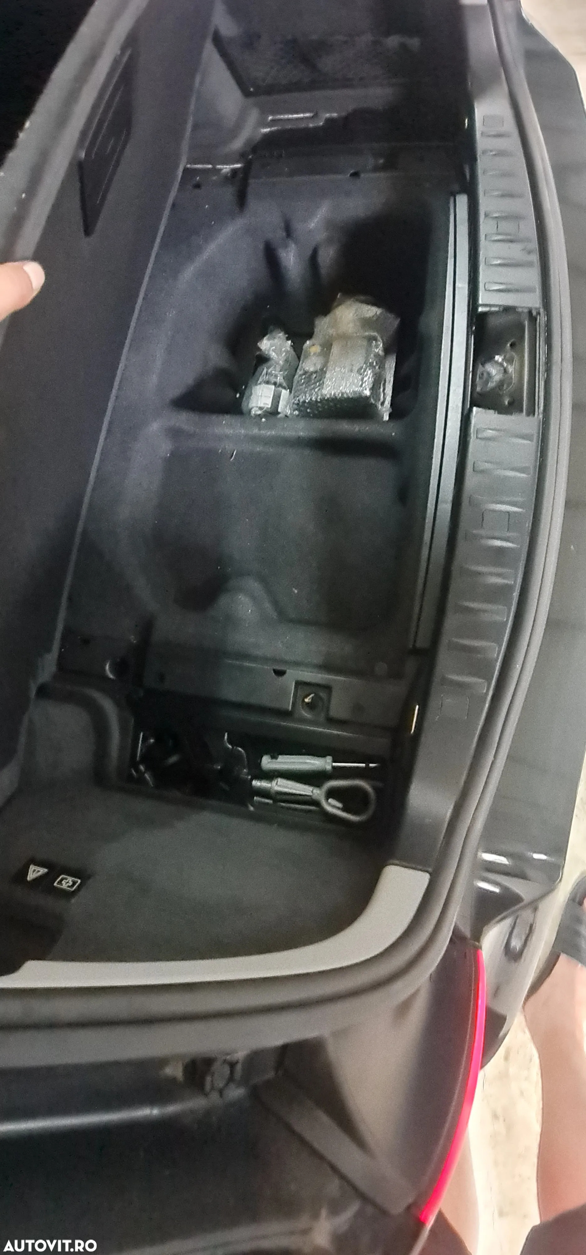 BMW Seria 3 318i Touring - 14