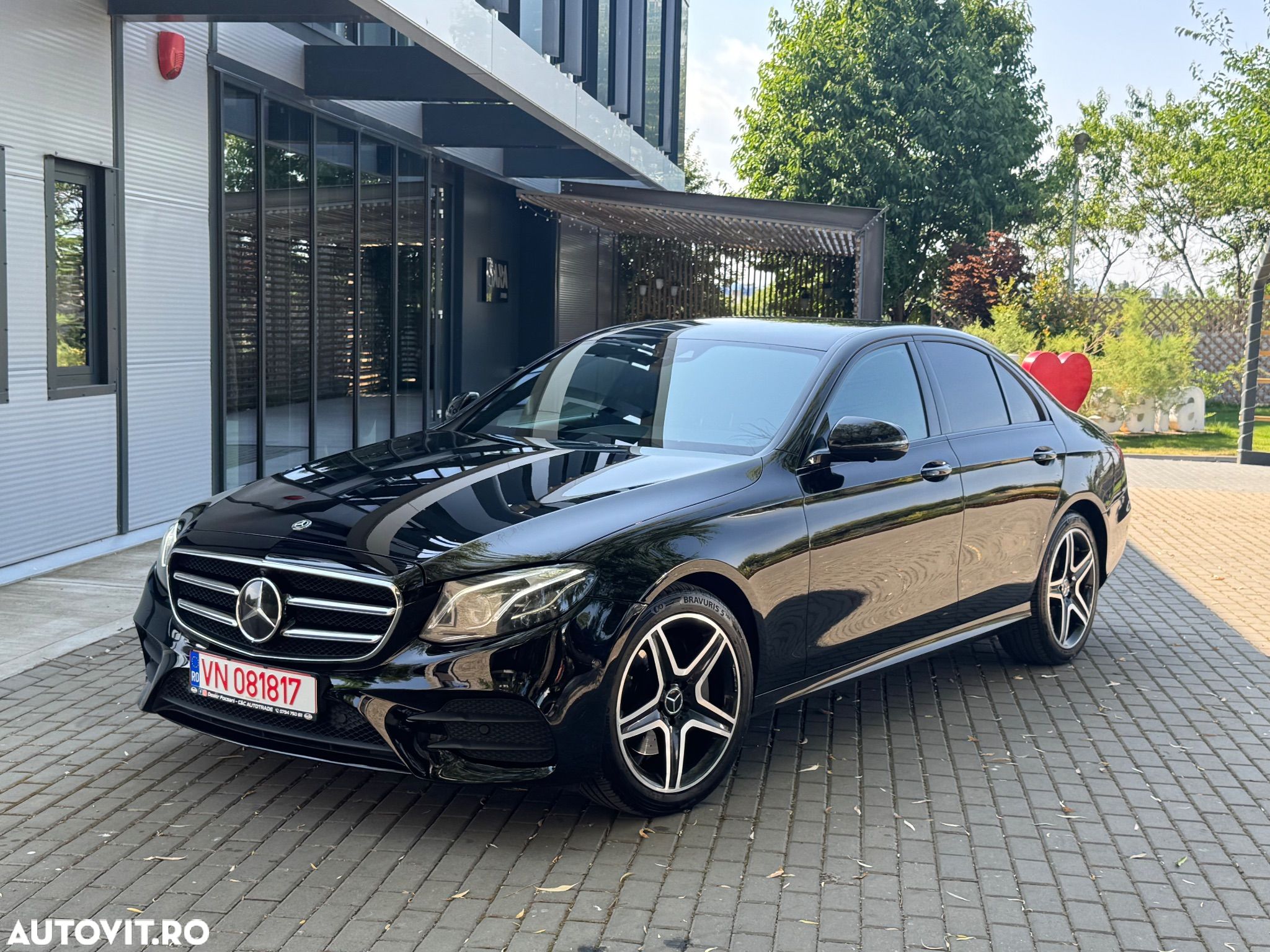 Mercedes-Benz E 220 d 9G-TRONIC AMG Line - 1