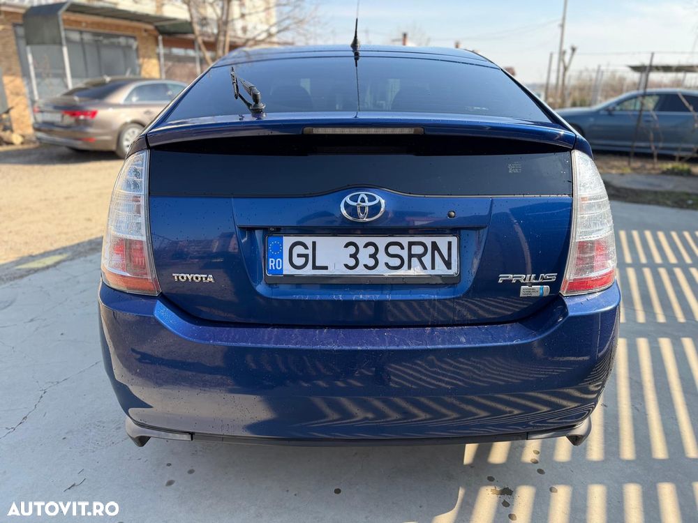 Toyota Prius (Hybrid) Sol - 4