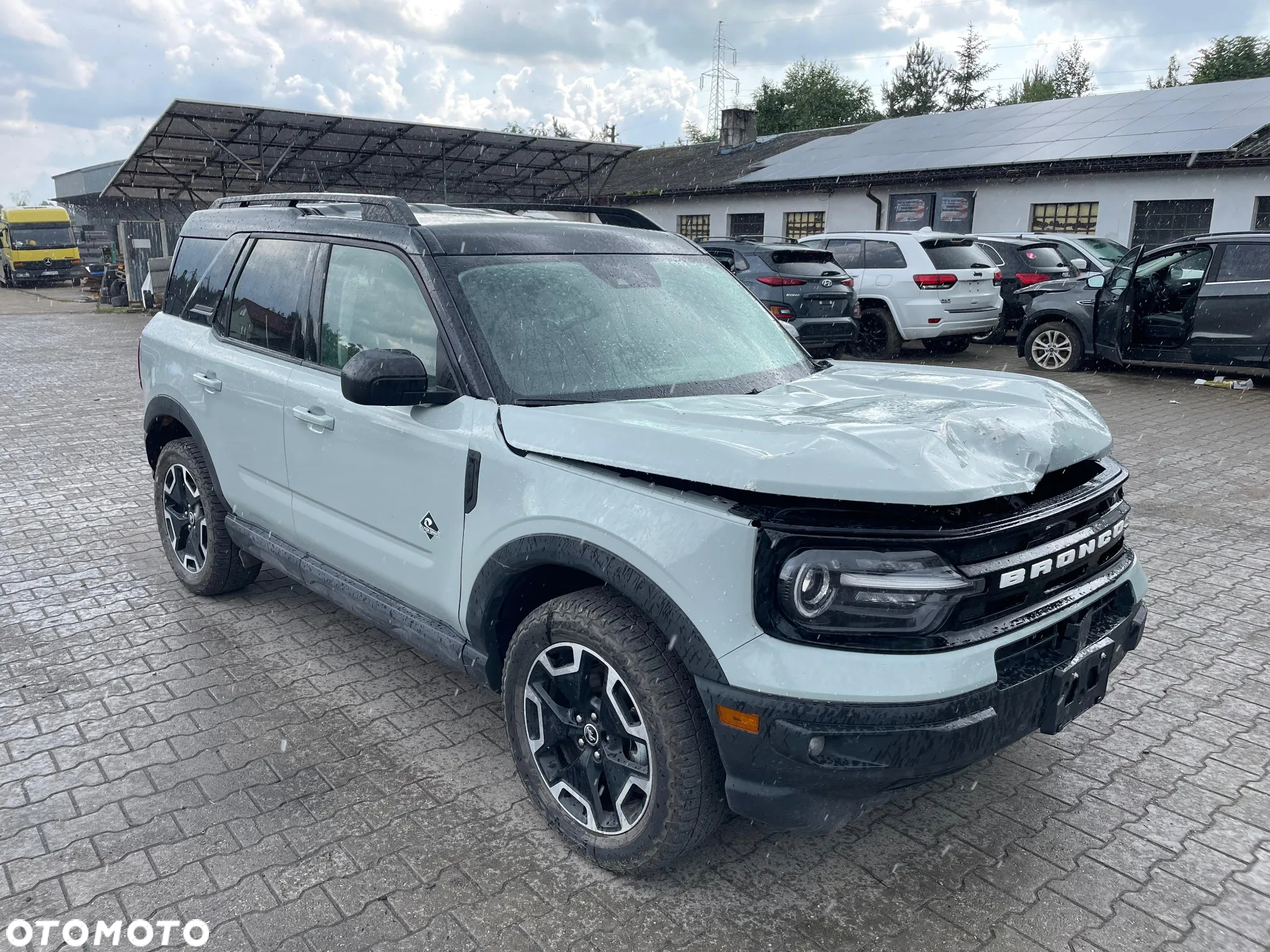 Ford Bronco - 2