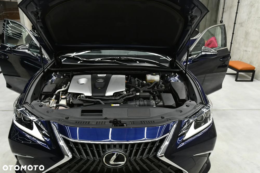 Lexus ES 300h Business Edition + - 27