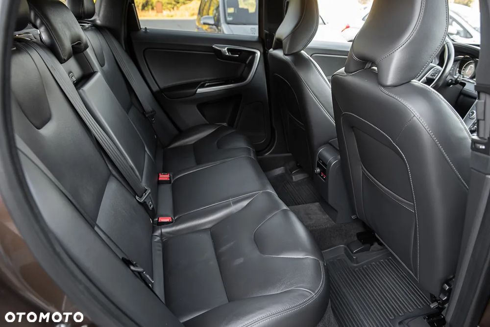 Volvo XC 60 D4 AWD Geartronic Momentum - 34