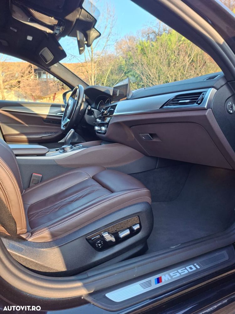 BMW Seria 5 550i xDrive - 13