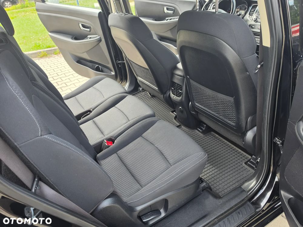 Kia Carens 1.6 GDI Dream Team Edition - 25