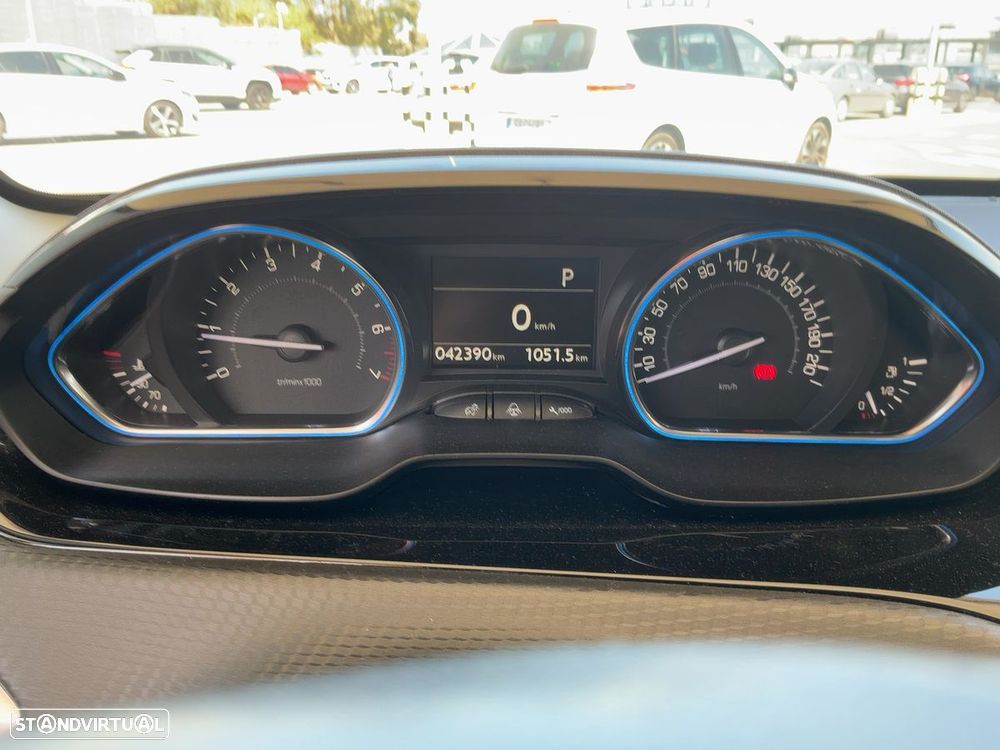 Peugeot 2008 1.2 PureTech Allure EAT6 - 6