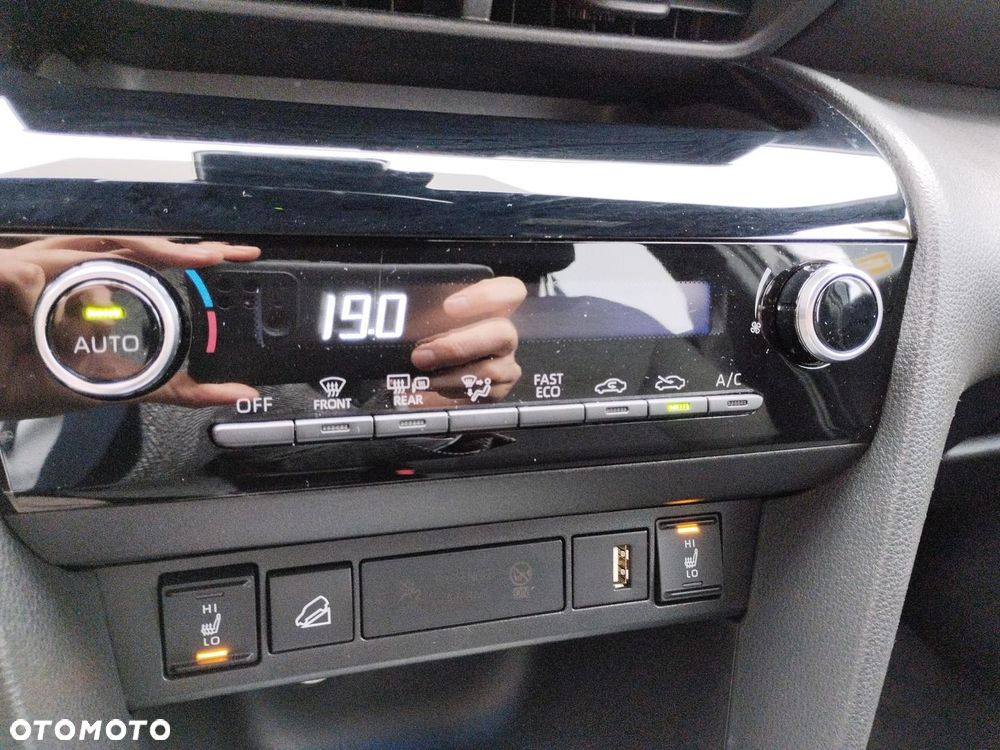 Toyota Yaris Cross Hybrid 1.5 Comfort 4x4 - 19